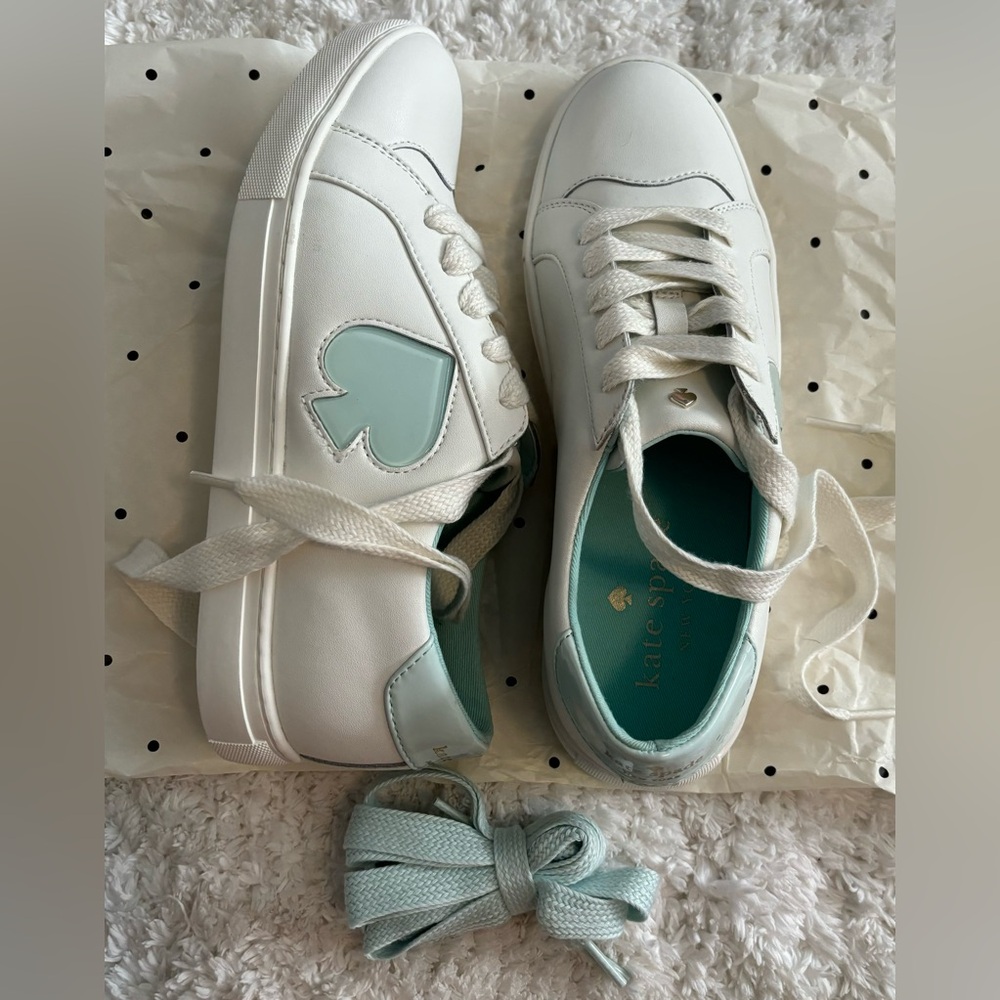KATE SPADE NY FEZ GLOSS SNEAKERS (WHITE/TEAL) SIZE 8